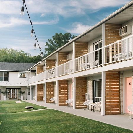 The June Motel, Prince Edward County بيكتون المظهر الخارجي الصورة