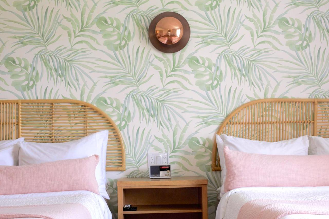 The June Motel, Prince Edward County بيكتون المظهر الخارجي الصورة