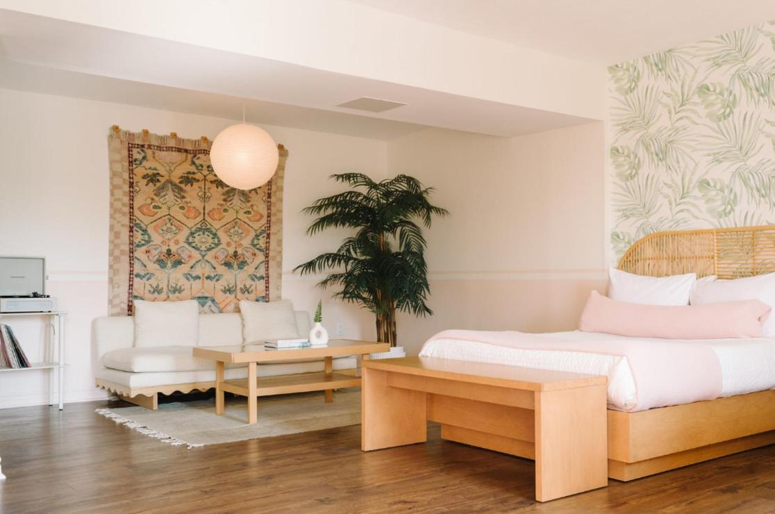 The June Motel, Prince Edward County بيكتون المظهر الخارجي الصورة