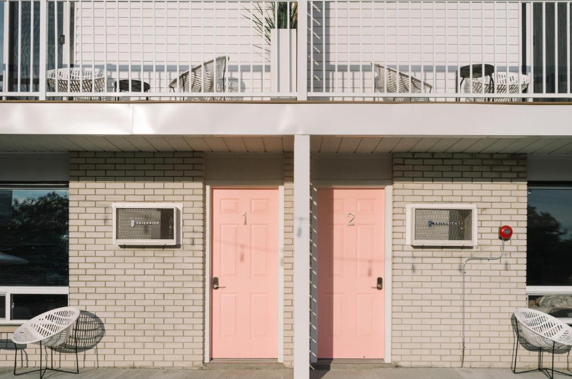 The June Motel, Prince Edward County بيكتون المظهر الخارجي الصورة