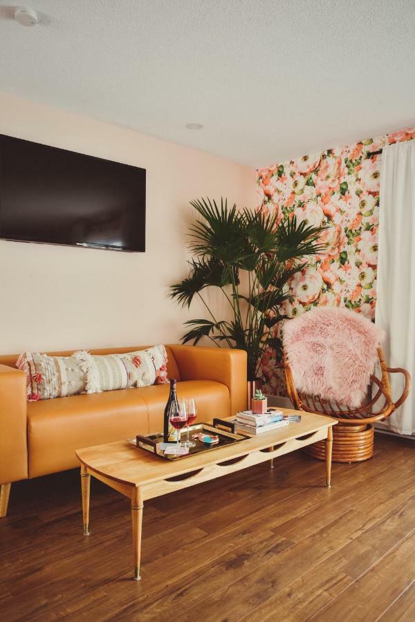 The June Motel, Prince Edward County بيكتون المظهر الخارجي الصورة