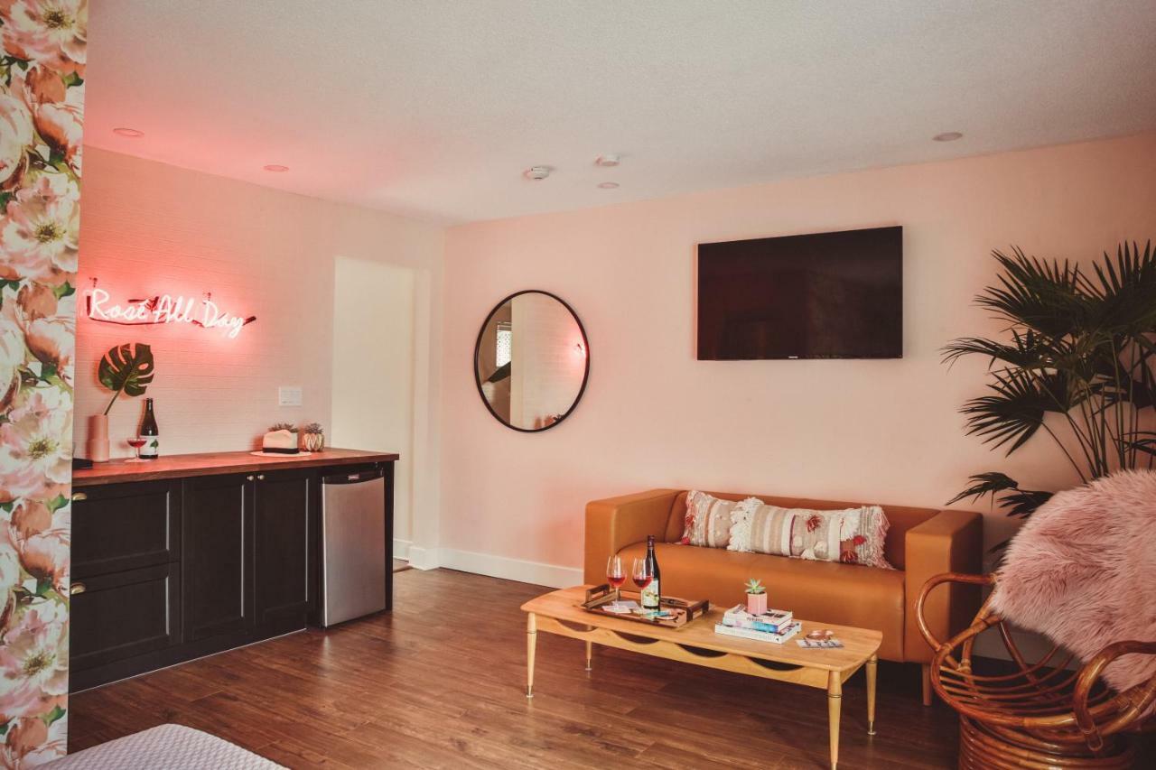 The June Motel, Prince Edward County بيكتون المظهر الخارجي الصورة