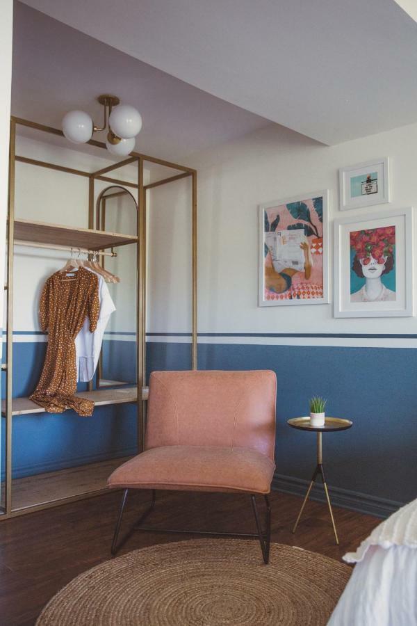 The June Motel, Prince Edward County بيكتون المظهر الخارجي الصورة