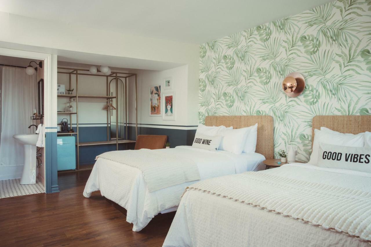 The June Motel, Prince Edward County بيكتون المظهر الخارجي الصورة